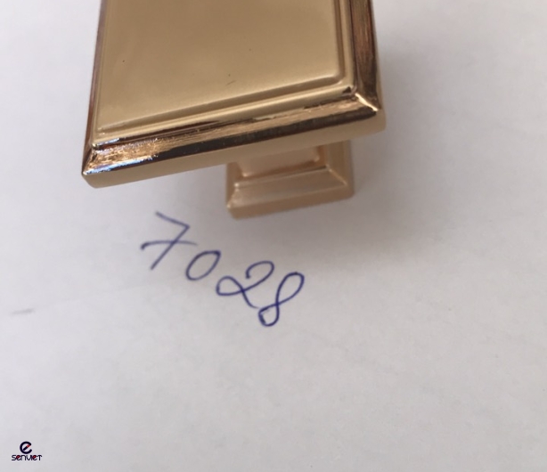 Núm tủ 7028 vàng