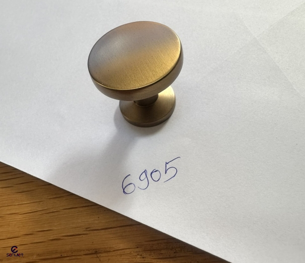 Núm tủ 6905